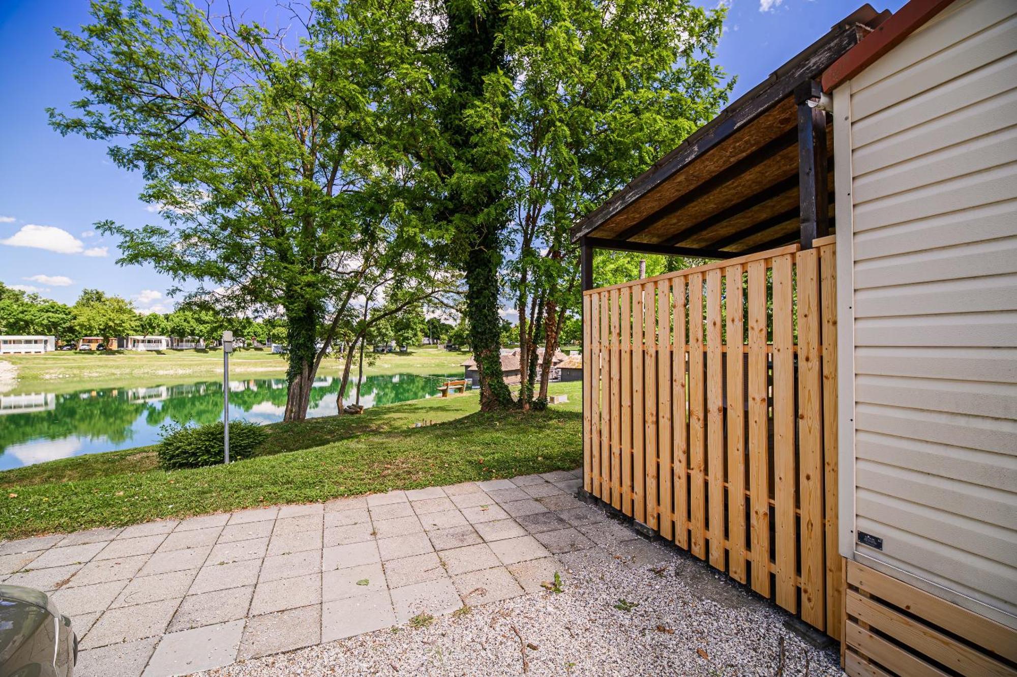 Lake View Mobile Homes With Thermal Riviera Tickets In Terme Catez Catez ob Savi Cameră foto